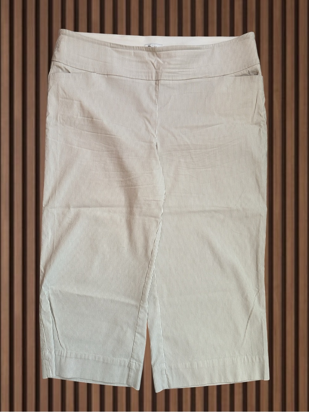 S.C. &Co. Cropped Pinstripe Capris - White & Tan